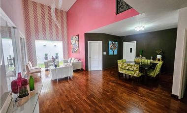 Se vende casa en Fuente del Fresno, Altos de Panamá