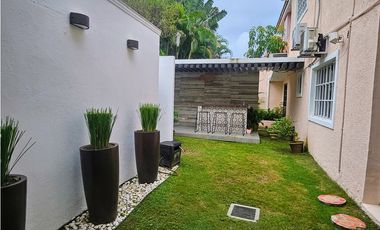 Se vende casa en Fuente del Fresno, Altos de Panamá