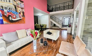 Se vende casa en Fuente del Fresno, Altos de Panamá