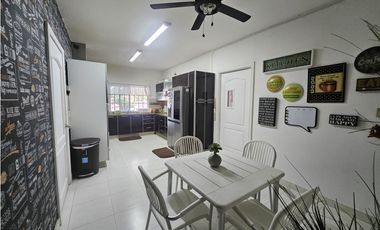 Se vende casa en Fuente del Fresno, Altos de Panamá