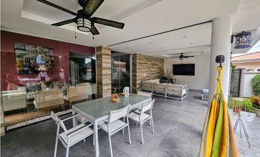 Se vende casa en Fuente del Fresno, Altos de Panamá