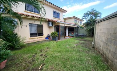 Se vende casa en Paseo Dorado, Condado del Rey