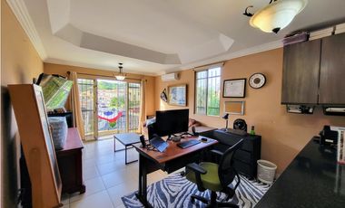 Se vende casa en Paseo Dorado, Condado del Rey