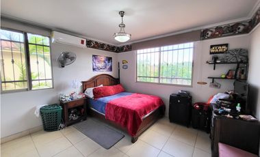 Se vende casa en Paseo Dorado, Condado del Rey