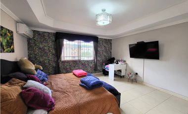 Se vende casa en Paseo Dorado, Condado del Rey