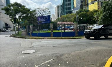 Se vende en  Obarrio terreno comercial de esquina