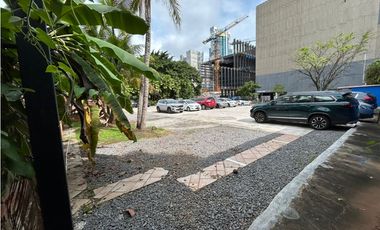 Se vende en  Obarrio terreno comercial de esquina