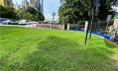 Se vende en  Obarrio terreno comercial de esquina