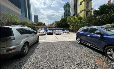 Se vende en  Obarrio terreno comercial de esquina