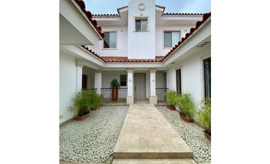 ALQUILER DE CASA EN SANTA MARIA, PH FAIRWAY ESTATE