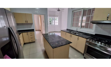 VENDO CASA EN COSTA SUR – MODELO MS GRANDE + 4 RECMARAS + JARDN