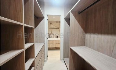 Apartamento en Venta en Costa del Este. 26-5355.