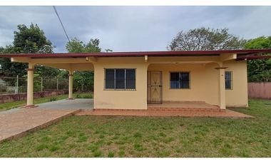 Casa Venta  En Los Algarrobos  a lado del Complejo Deportivo