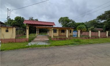 Casa Venta  En Los Algarrobos  a lado del Complejo Deportivo