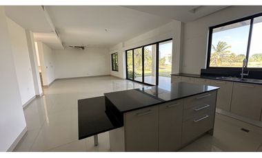 VENTA DE CASA EN SAN CARLOS- VISTA MAR GOLF VILLAGE-899 m2