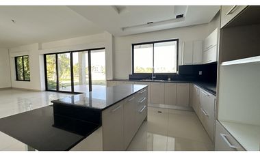 VENTA DE CASA EN SAN CARLOS- VISTA MAR GOLF VILLAGE-899 m2