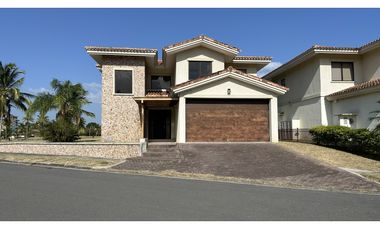 VENTA DE CASA EN SAN CARLOS- VISTA MAR GOLF VILLAGE-899 m2