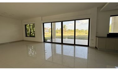 VENTA DE CASA EN SAN CARLOS- VISTA MAR GOLF VILLAGE-899 m2