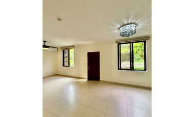 Venta/Alquiler Casa con paneles solar en River Valley Panamá Pacífico