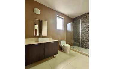 Venta/Alquiler Casa con paneles solar en River Valley Panamá Pacífico