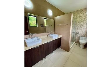 Venta/Alquiler Casa con paneles solar en River Valley Panamá Pacífico
