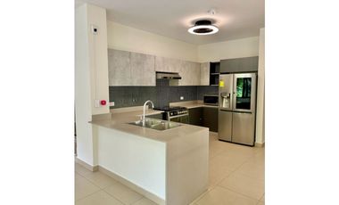 Venta/Alquiler Casa con paneles solar en River Valley Panamá Pacífico