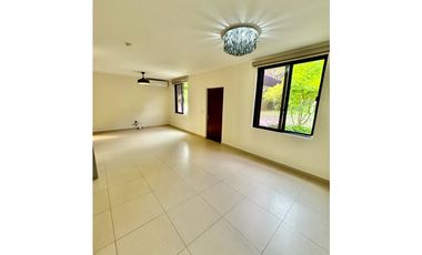 Venta/Alquiler Casa con paneles solar en River Valley Panamá Pacífico