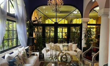 Se Vende mansión ubicada en Vía Cincuentenario, San Francisco (MS)