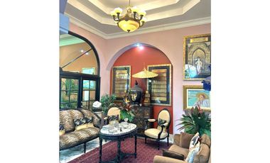 Se Vende mansión ubicada en Vía Cincuentenario, San Francisco (MS)