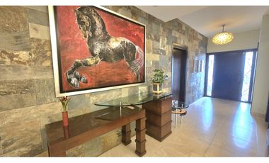 Se Vende casa remodelada ubicada en Costa Sur (LG)