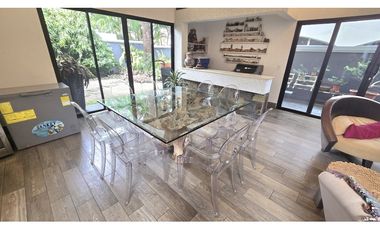 Se Vende casa remodelada ubicada en Costa Sur (LG)