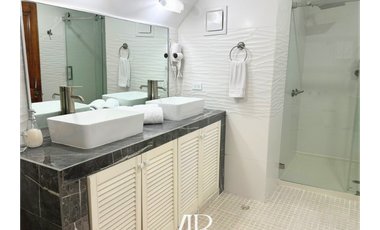 Venta de hotel frente al mar en Isla Contadora