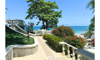 Venta de hotel frente al mar en Isla Contadora