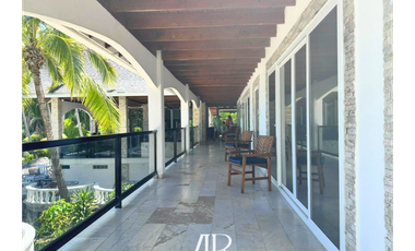 Venta de hotel frente al mar en Isla Contadora