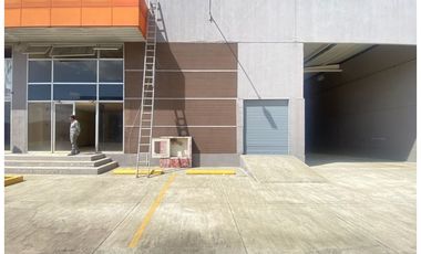 VENDO/ALQUILO OFIBODEGAS 551.33 m2 - PARQUE INDUSTRIAL DE LAS AMÉRICAS