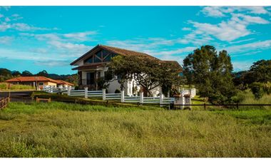 Venta Apartamento en Alto Boquete, Edificio Pinoalto