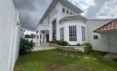 Casa en Albrook Barrio residencial Disponible para Alquiler y Venta