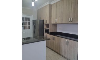 ALQUILER CASA AMOBLADA VERSALLES