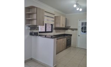 ALQUILER CASA AMOBLADA VERSALLES
