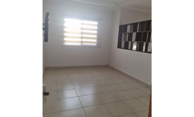 ALQUILER CASA AMOBLADA VERSALLES