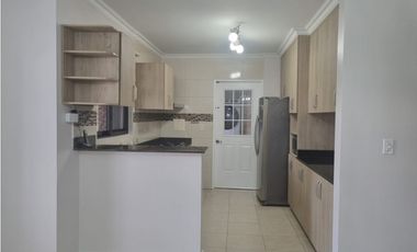 ALQUILER CASA AMOBLADA VERSALLES