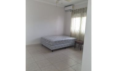 ALQUILER CASA AMOBLADA VERSALLES