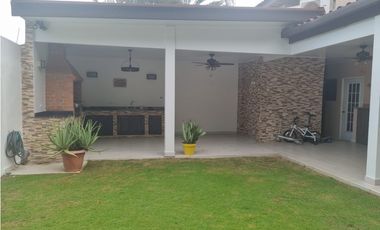 ALQUILER CASA AMOBLADA VERSALLES