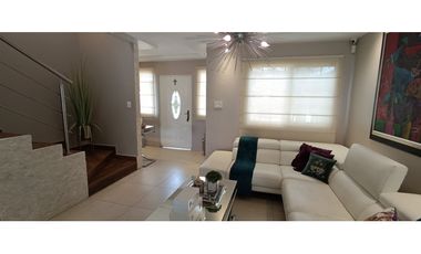 Venta casa de 5 habitaciones en Villalucre