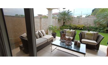 Venta casa de 5 habitaciones en Villalucre