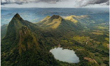 Se Vende terreno a falda de Cerro Picacho, Laguna de San Carlos (MZ)