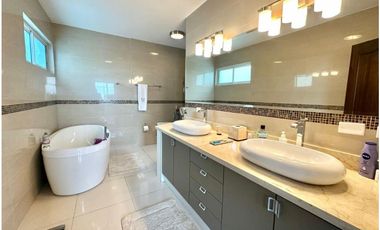 Se Vende apartamento en Costa del Este (MZ)