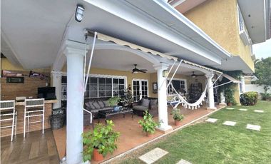 Se Vende casa en Costa del Este (MZ)