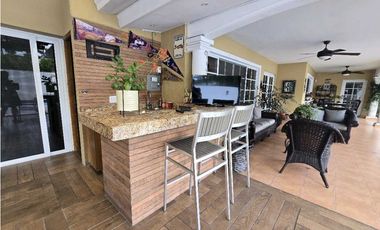 Se Vende casa en Costa del Este (MZ)