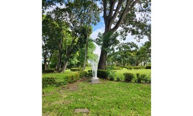 Se vende terreno ubicado en el Jardín de Paz (MZ)